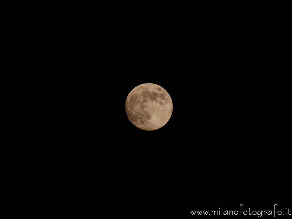 Milano - Luna quasi piena